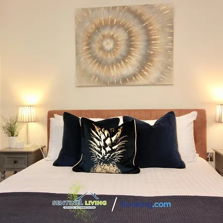 Windsor Sentinel: 2-Bedroom Serviced Apartment with Free Wi-Fi Exterior photo