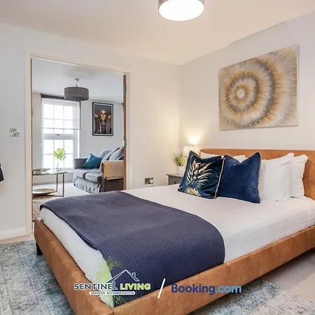 Windsor Sentinel: 2-Bedroom Serviced Apartment with Free Wi-Fi Exterior photo