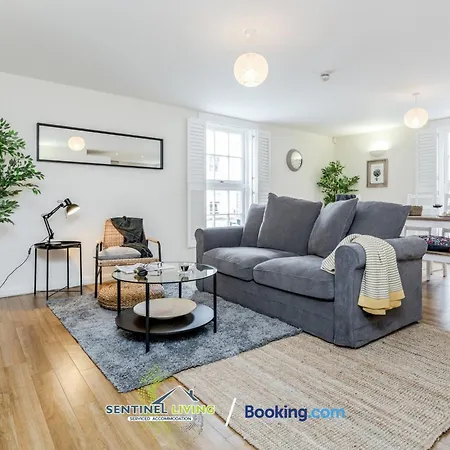 Windsor Sentinel: 2-Bedroom Serviced Apartment with Free Wi-Fi Exterior photo