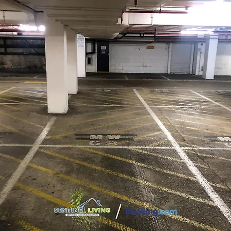 Windsor Sentinel: 2-Bedroom Serviced Apartment with Free Wi-Fi Exterior photo